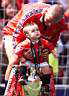 beckham&brooklyn_w_pl_trophy_20000506_1.jpg