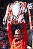 beckham_w_pl_trophy_20000506.jpg