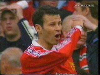 giggs_unhappy.jpg